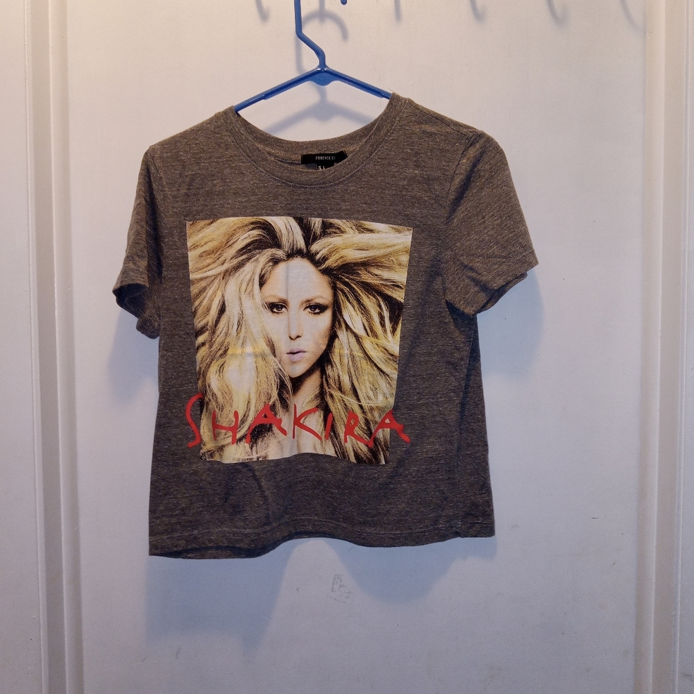 SHAKIRA SCREEN TEE SIZE LARGE